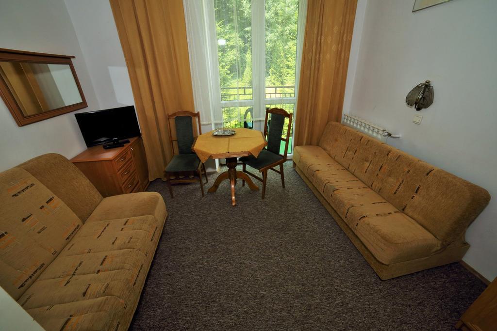 Domy Wczasowe Tryumfy Bed & Breakfast Krynica Zdroj Oda fotoğraf